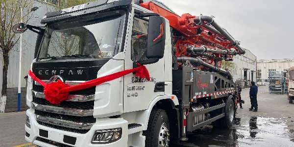 混凝土泵車能提高經(jīng)濟效益，而且能夠改變施工現(xiàn)場的面貌