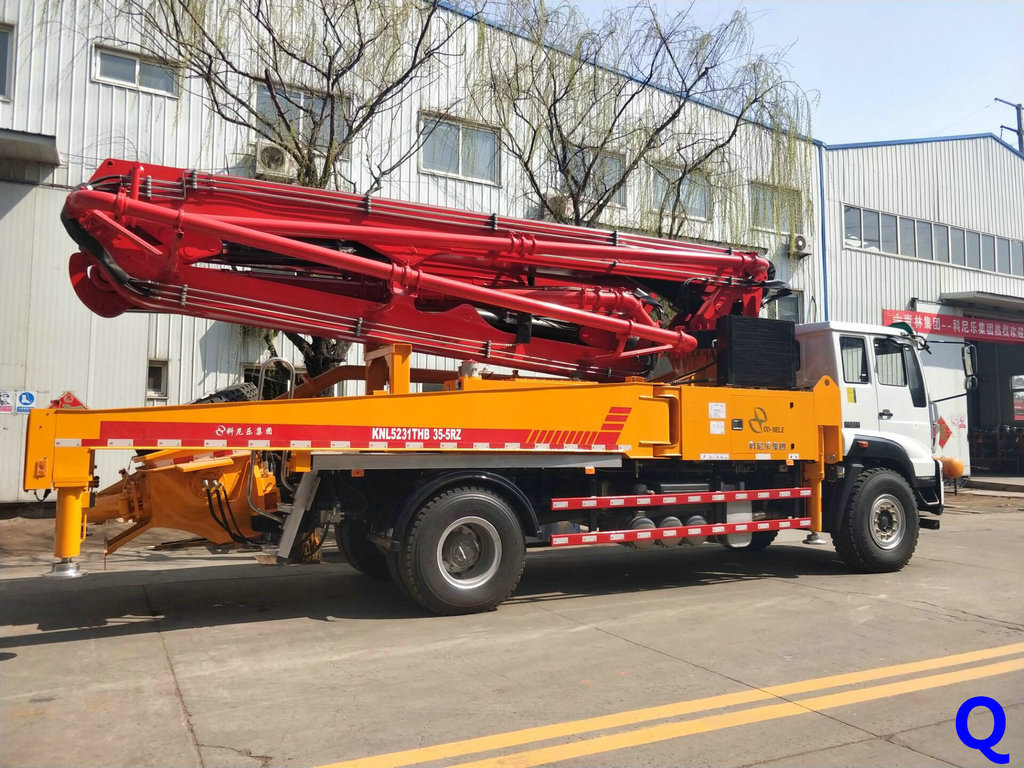 科尼樂(lè)小型混凝土泵車，天泵，小型泵車