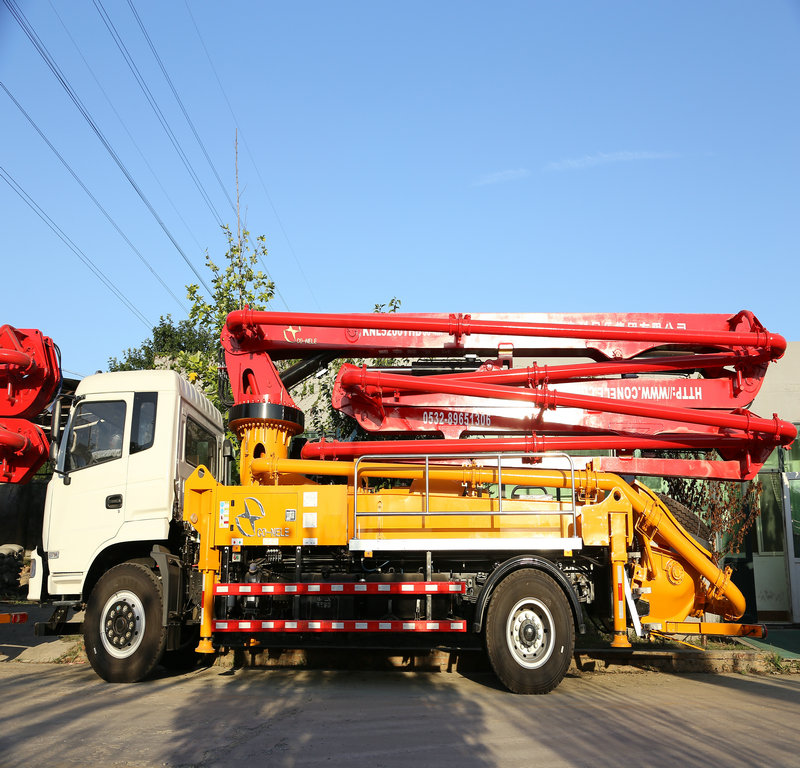 小型混凝土泵車，混凝土泵車，天泵，小型泵車